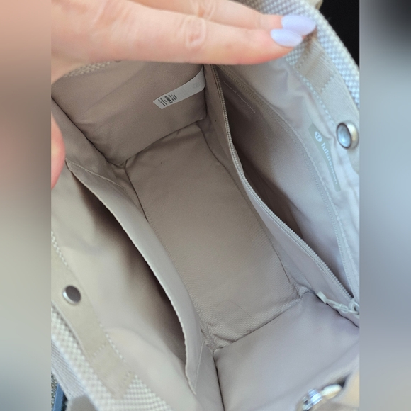 Lululemon Canvas Mini Tote 4.5L - Picture 6 of 9